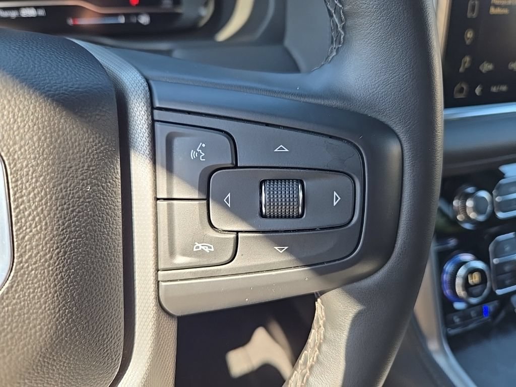 Used 2024 GMC Yukon XL Denali AWD/4WD image 16