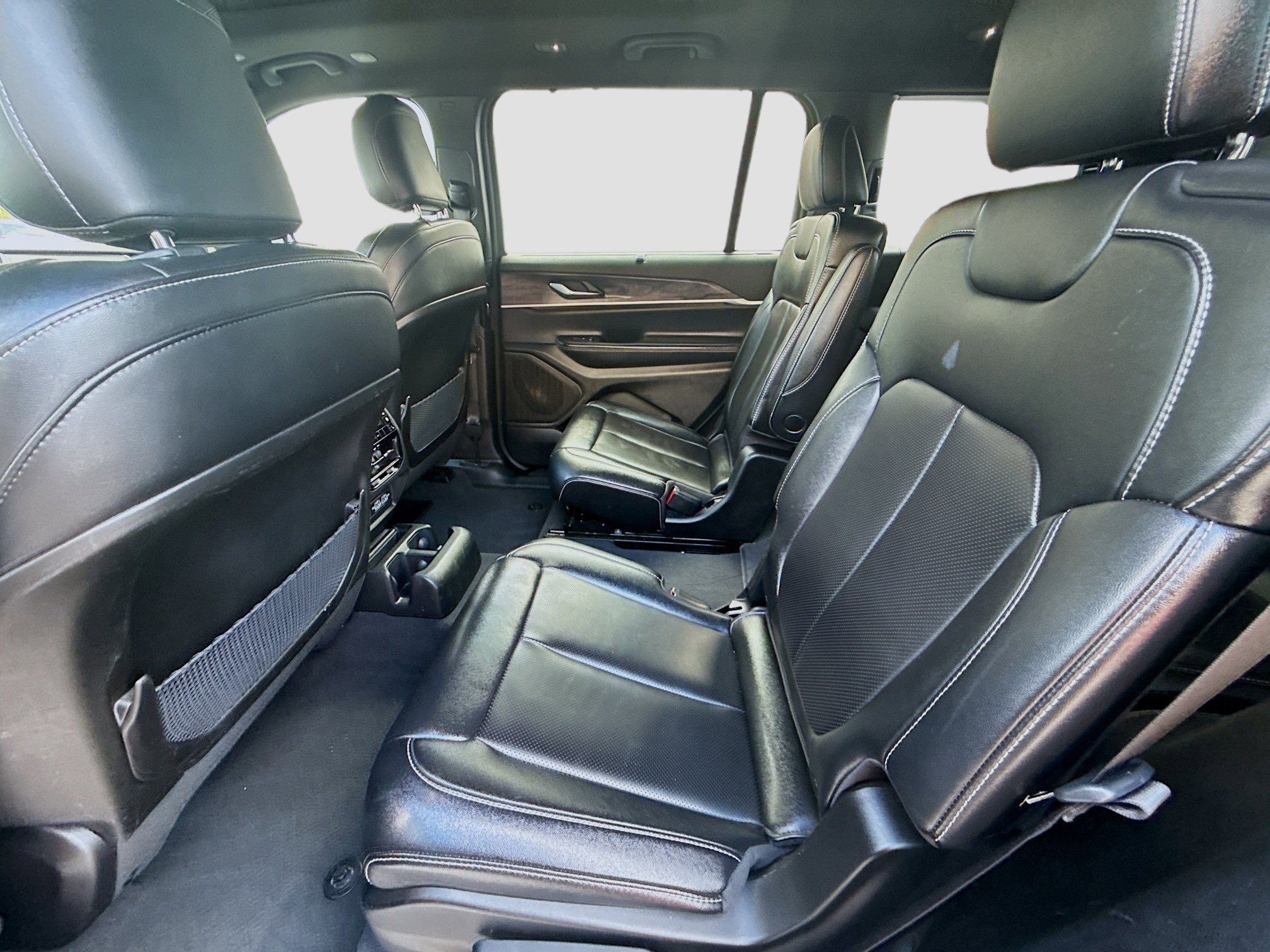 Used 2024 Jeep Grand Cherokee L Limited w/ Luxury Tech Group II image 22