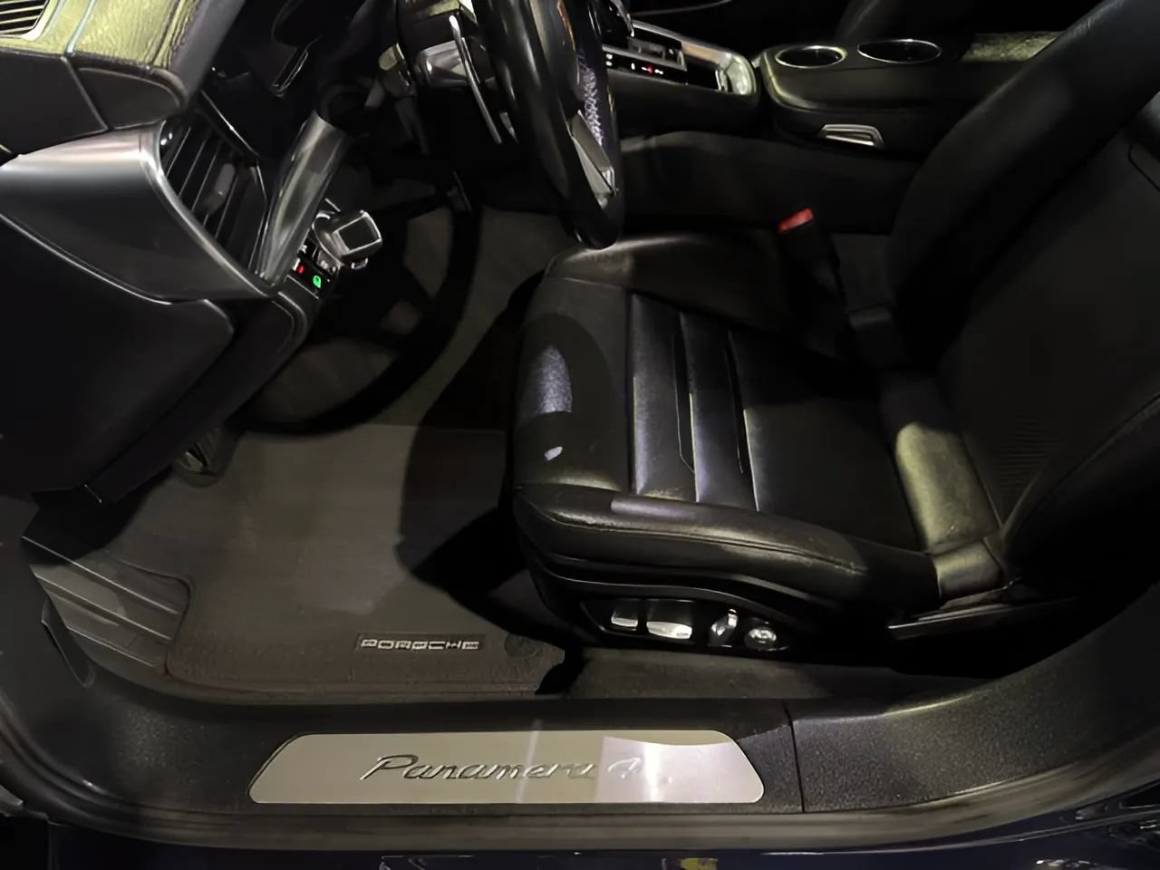 Used 2017 Porsche Panamera 4 w/ Premium Package AWD/4WD image 30