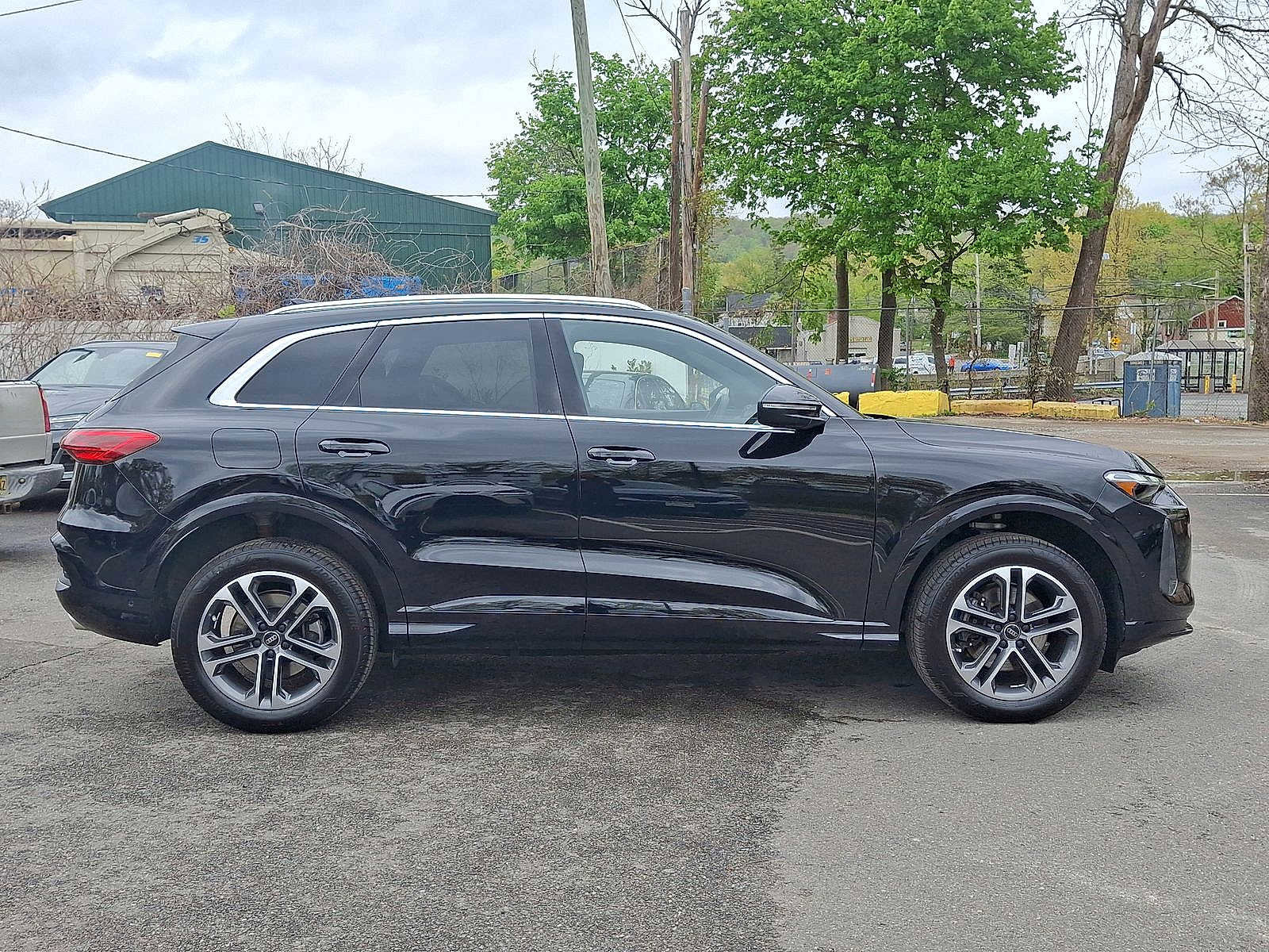 Certified 2025 Audi Q5 Premium w/ 19" Wheel Package AWD/4WD image 26