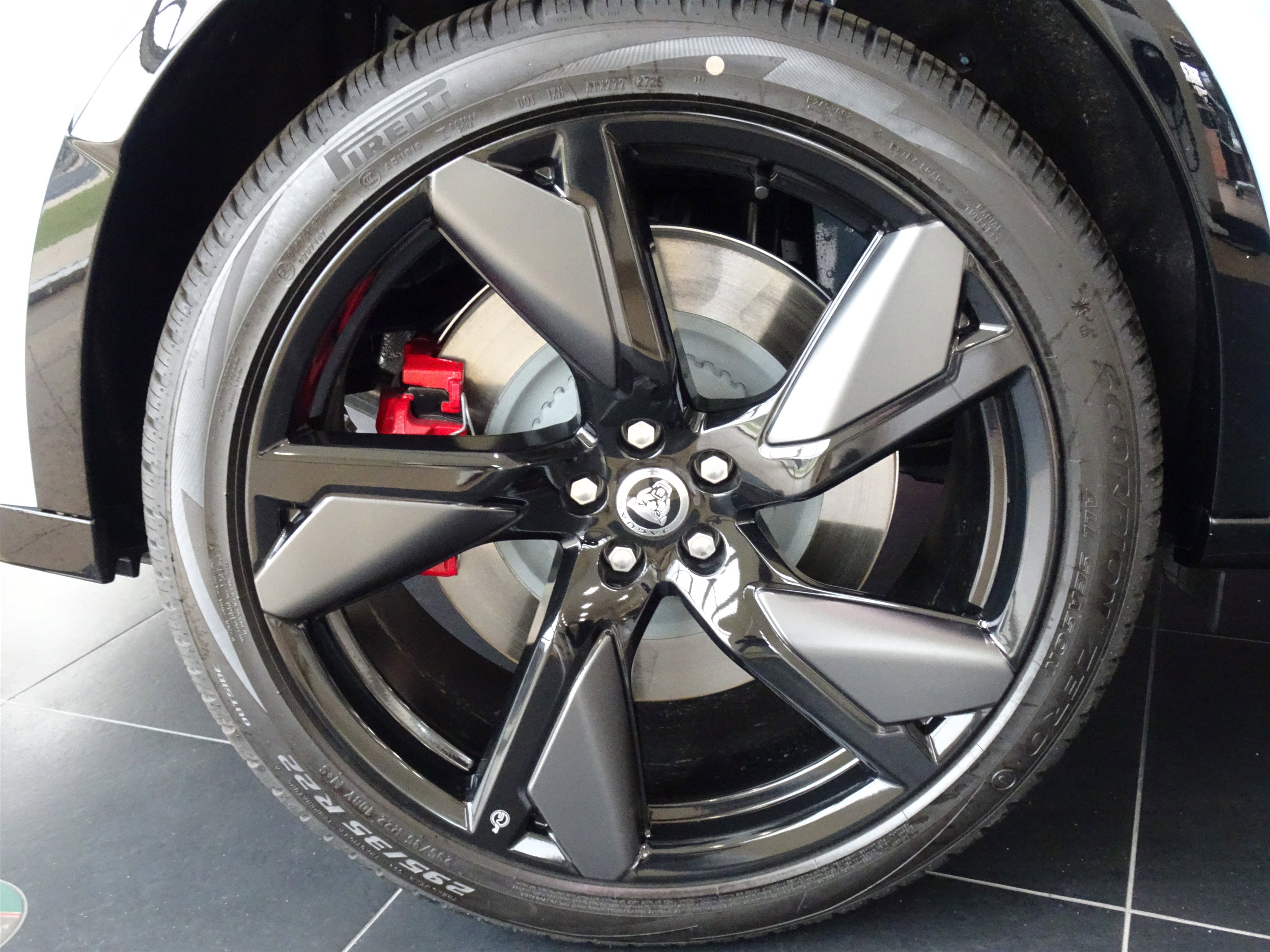 New 2026 Jaguar F-PACE SVR 575 Edition image 35