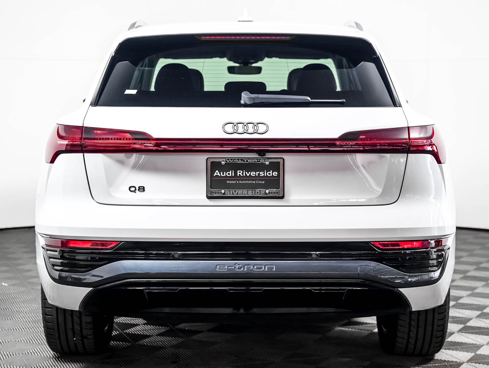 Used 2024 Audi Q8 e-tron Premium Plus w/ Premium Plus Package AWD/4WD image 7