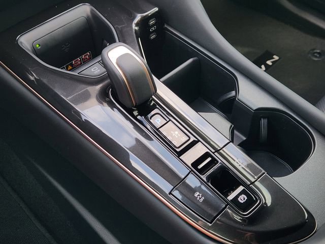 Used 2025 Toyota Crown Platinum AWD/4WD image 18