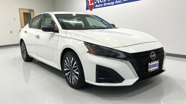 Used 2025 Nissan Altima 2.5 SV FWD image 6