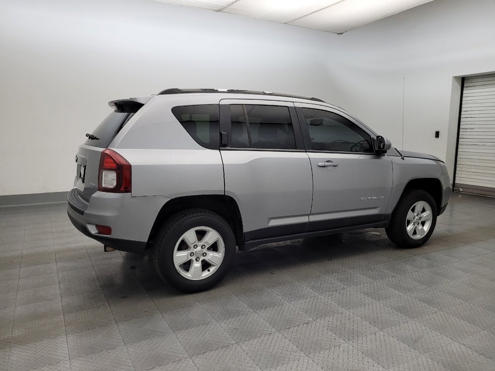 Used 2017 Jeep Compass Latitude image 10