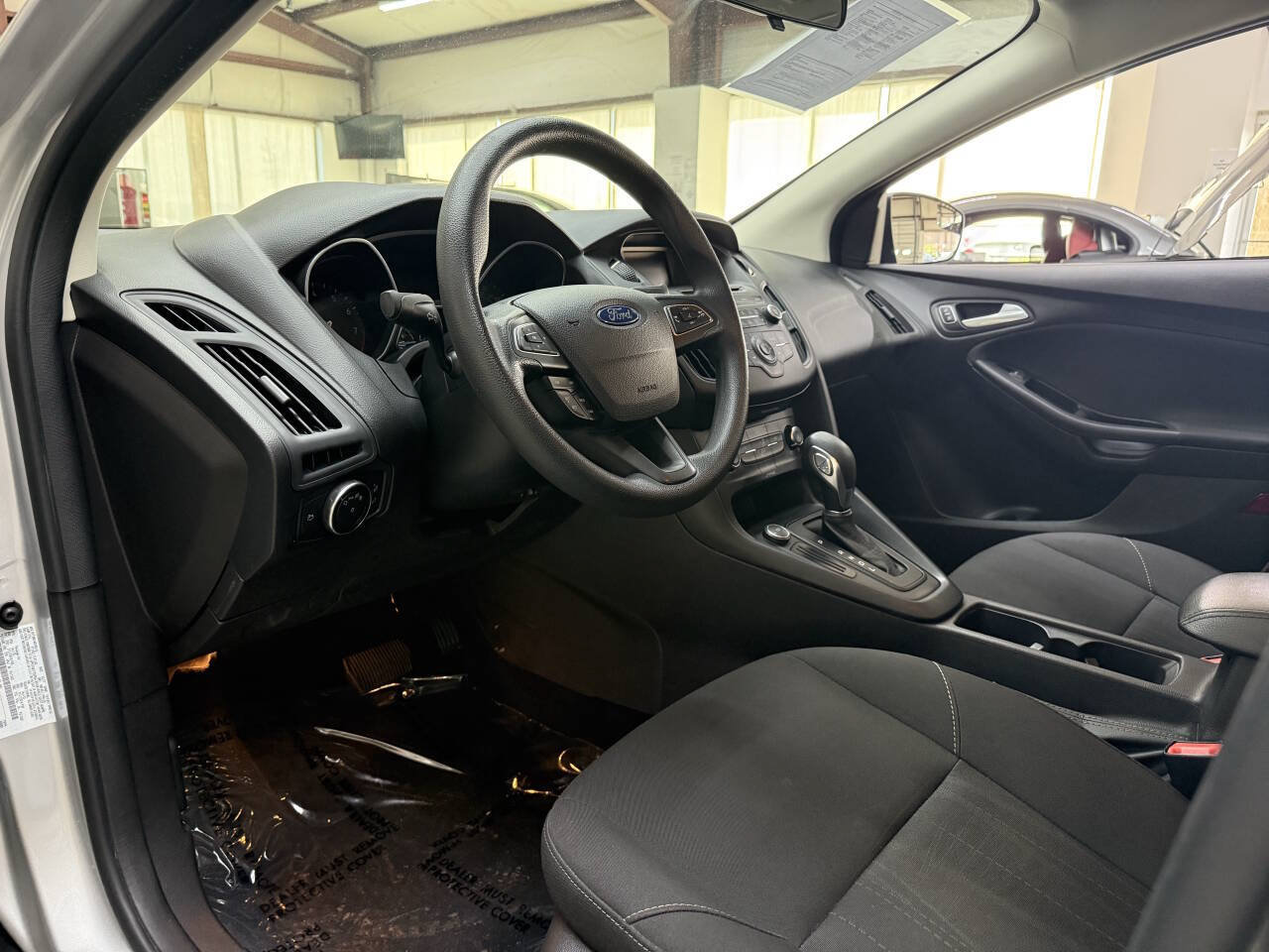 Used 2017 Ford Focus SE FWD image 19