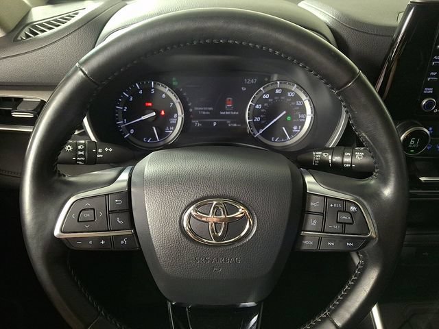 Used 2020 Toyota Highlander XLE AWD/4WD image 21
