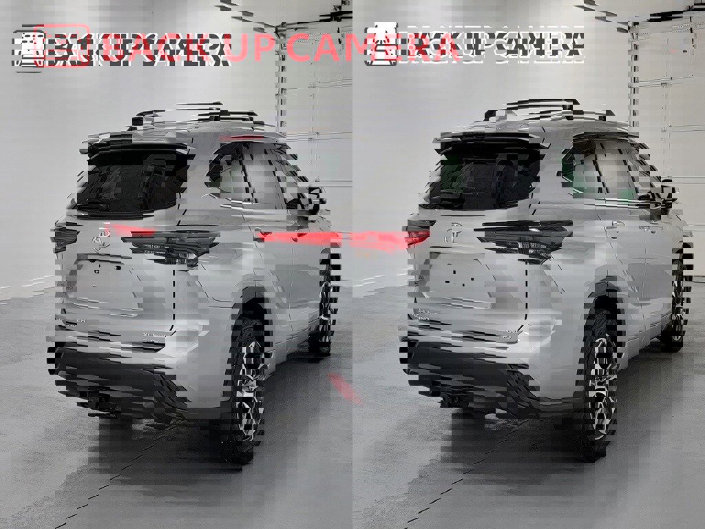 Used 2021 Toyota Highlander XLE image 9