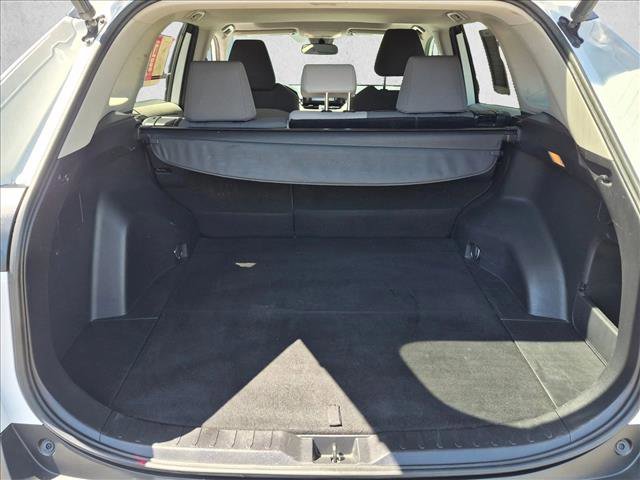 Used 2019 Toyota RAV4 XLE w/ Convenience Package FWD image 6