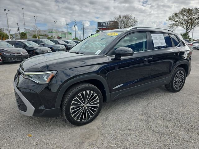 Used 2025 Volkswagen Taos SE image 7