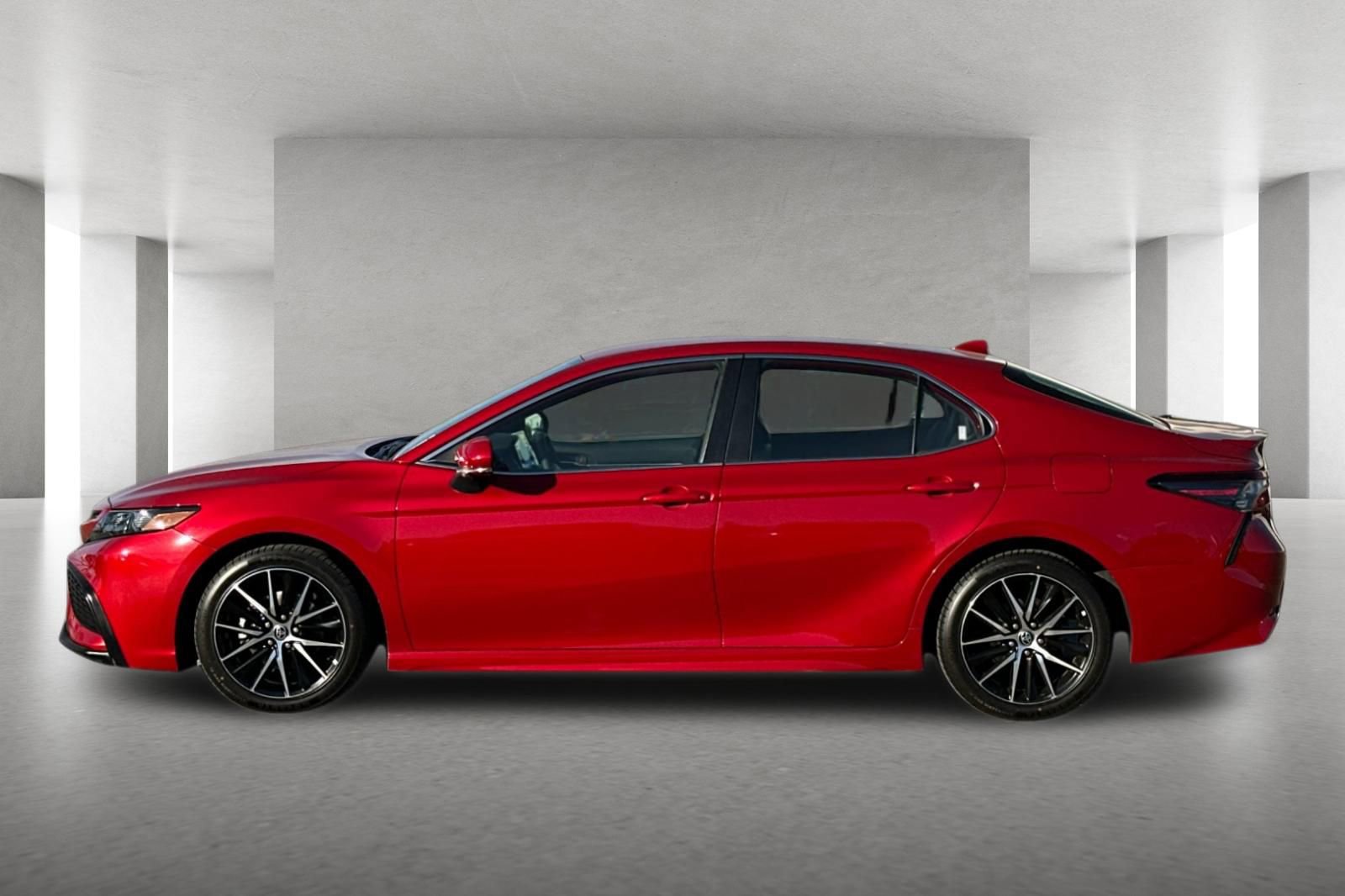 Used 2022 Toyota Camry SE w/ Convenience Package image 7