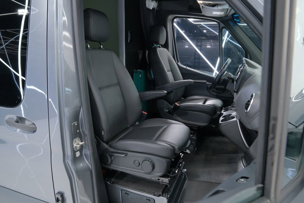 Used 2021 Mercedes-Benz Sprinter 2500 image 35