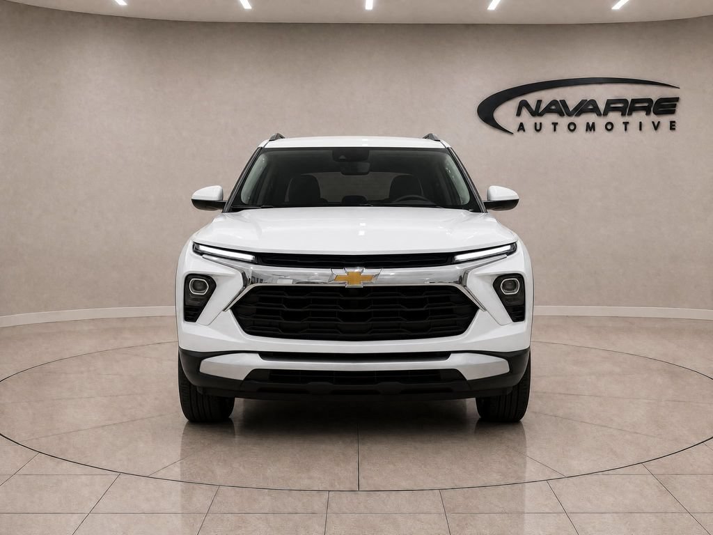 Used 2025 Chevrolet TrailBlazer LT FWD image 2