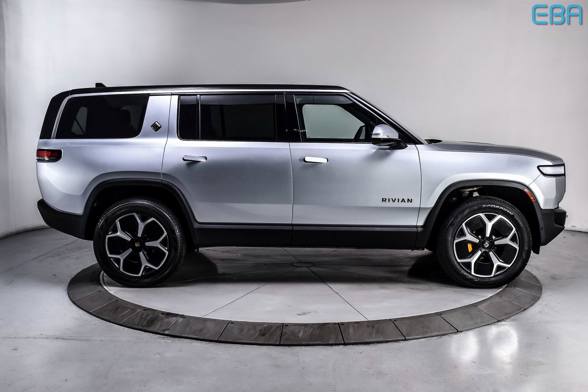 Used 2023 Rivian R1S Adventure image 7