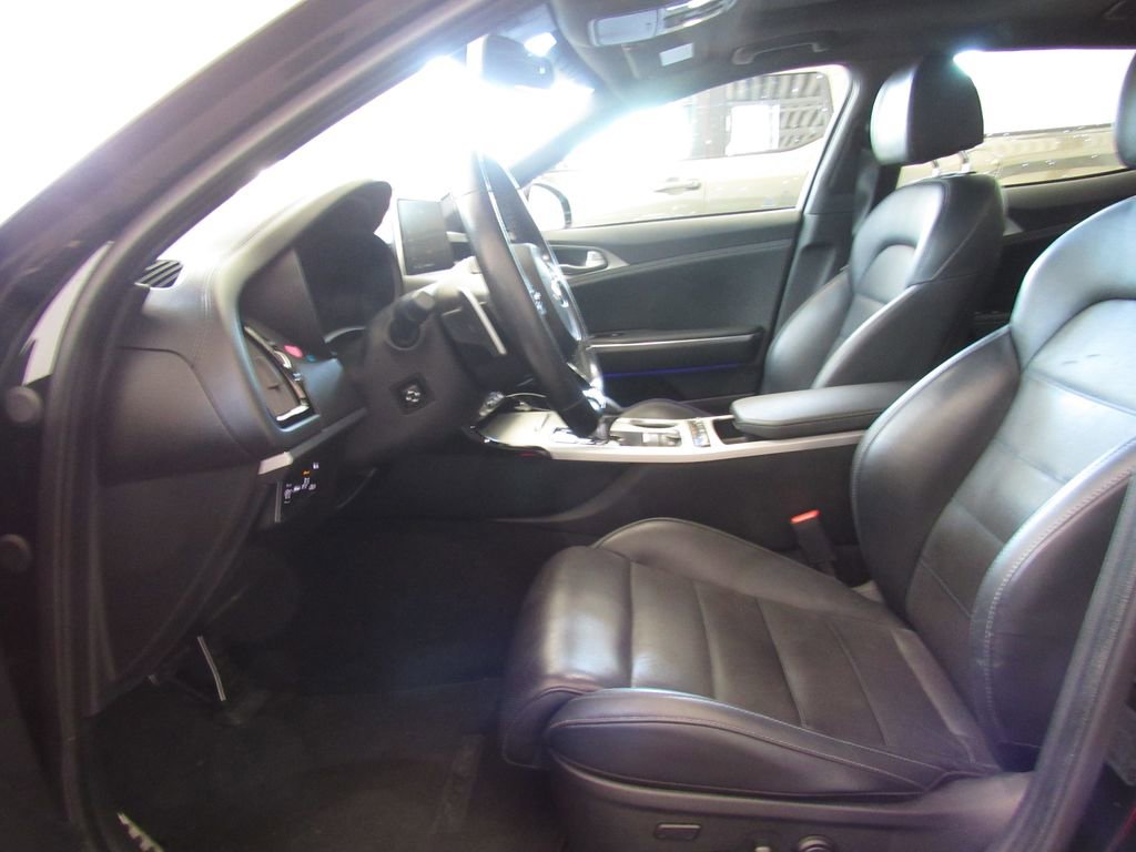 Used 2019 Kia Stinger GT2 AWD/4WD image 10