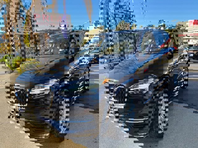 Used 2016 Volvo XC90 T6 Momentum w/ Momentum Plus Package image 3