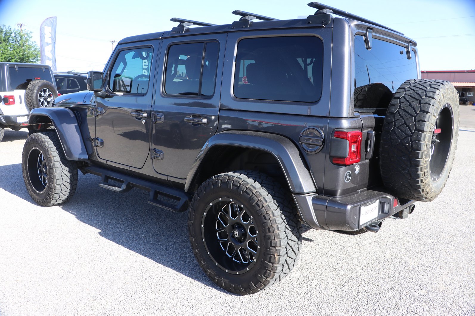 Used 2020 Jeep Wrangler Unlimited Sahara AWD/4WD image 5