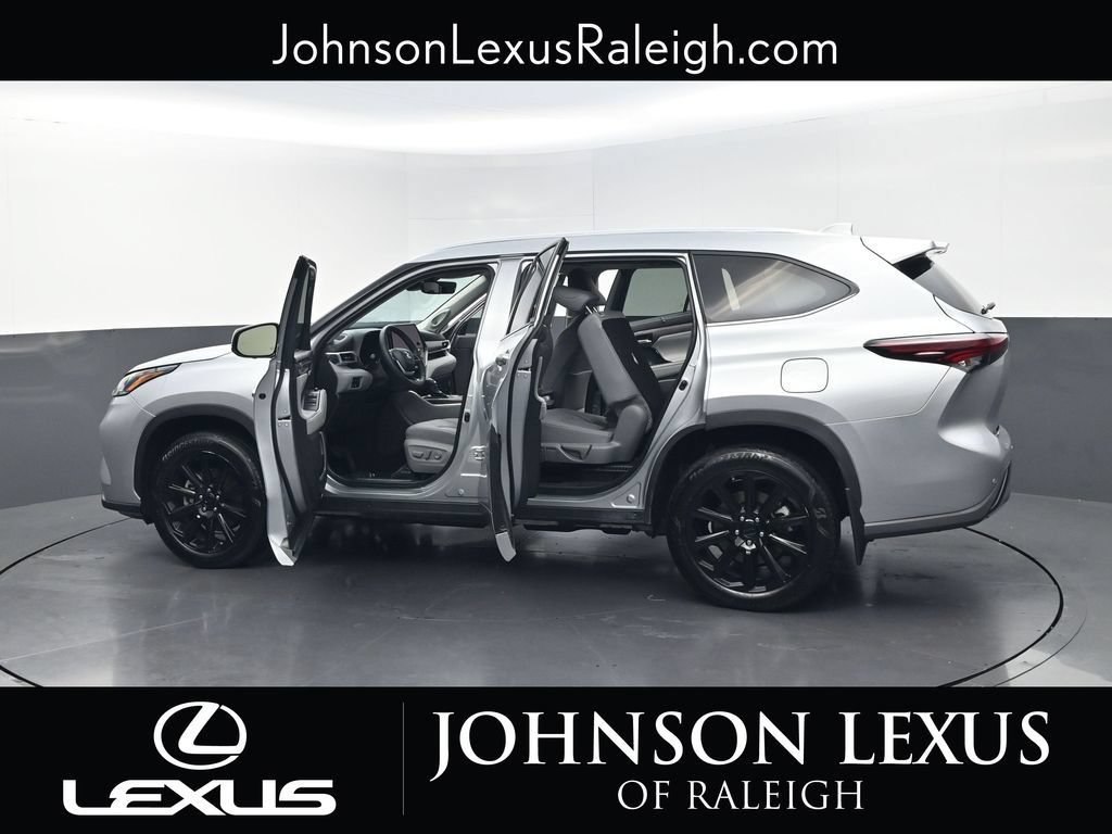Used 2024 Toyota Highlander Limited AWD/4WD image 36