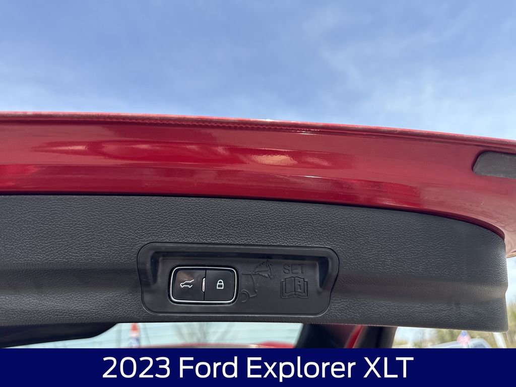 Used 2023 Ford Explorer XLT w/ Equipment Group 202A AWD/4WD image 18