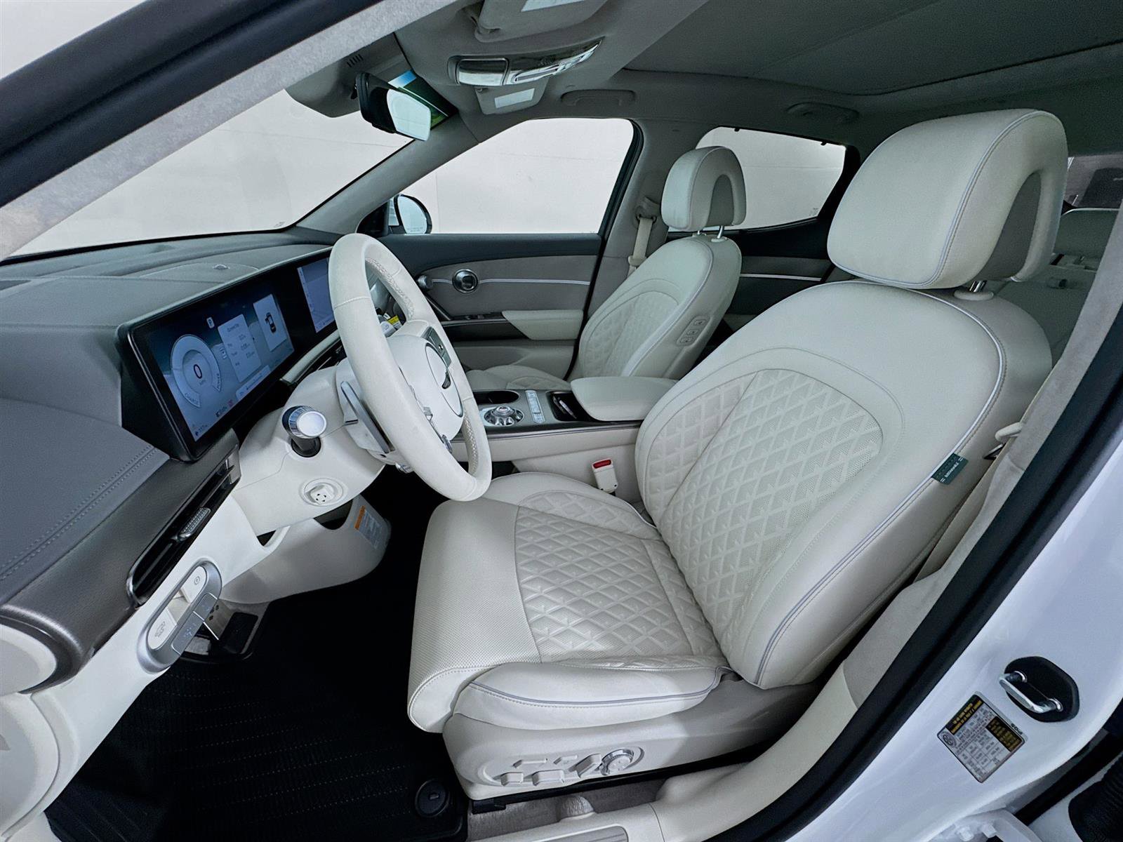 New 2024 Genesis GV60 Performance image 11