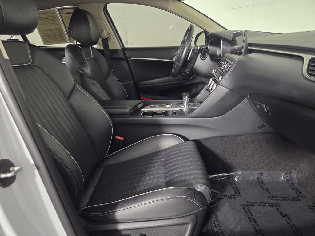 Used 2022 Genesis G70 3.3T RWD image 31
