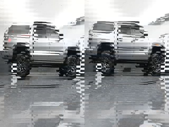 Used 2021 Toyota Tacoma TRD Off-Road w/ Technology Package image 33