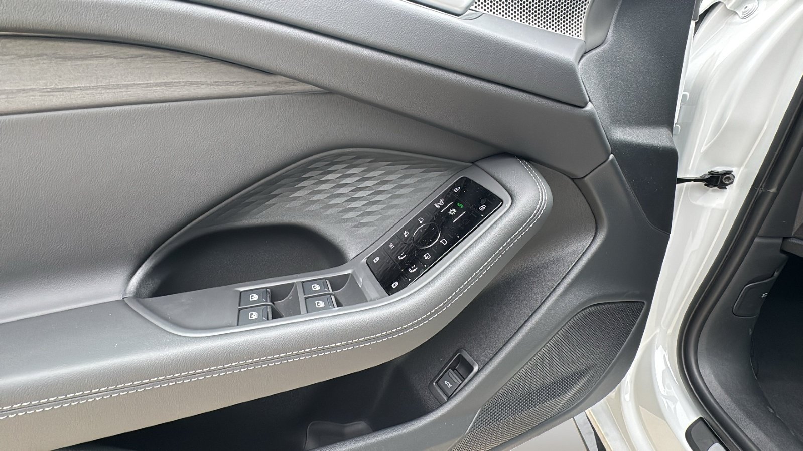 New 2026 Audi A6 Premium Plus AWD/4WD image 12