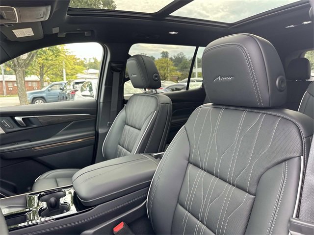New 2026 Buick Enclave Avenir w/ Super Cruise Package image 11