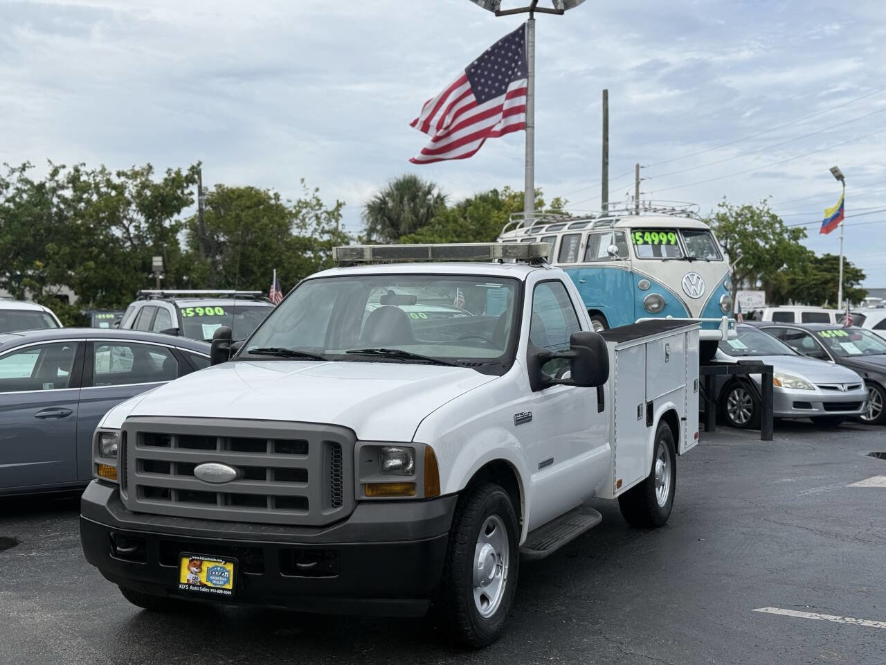 Used 2005 Ford F350 XL image 1