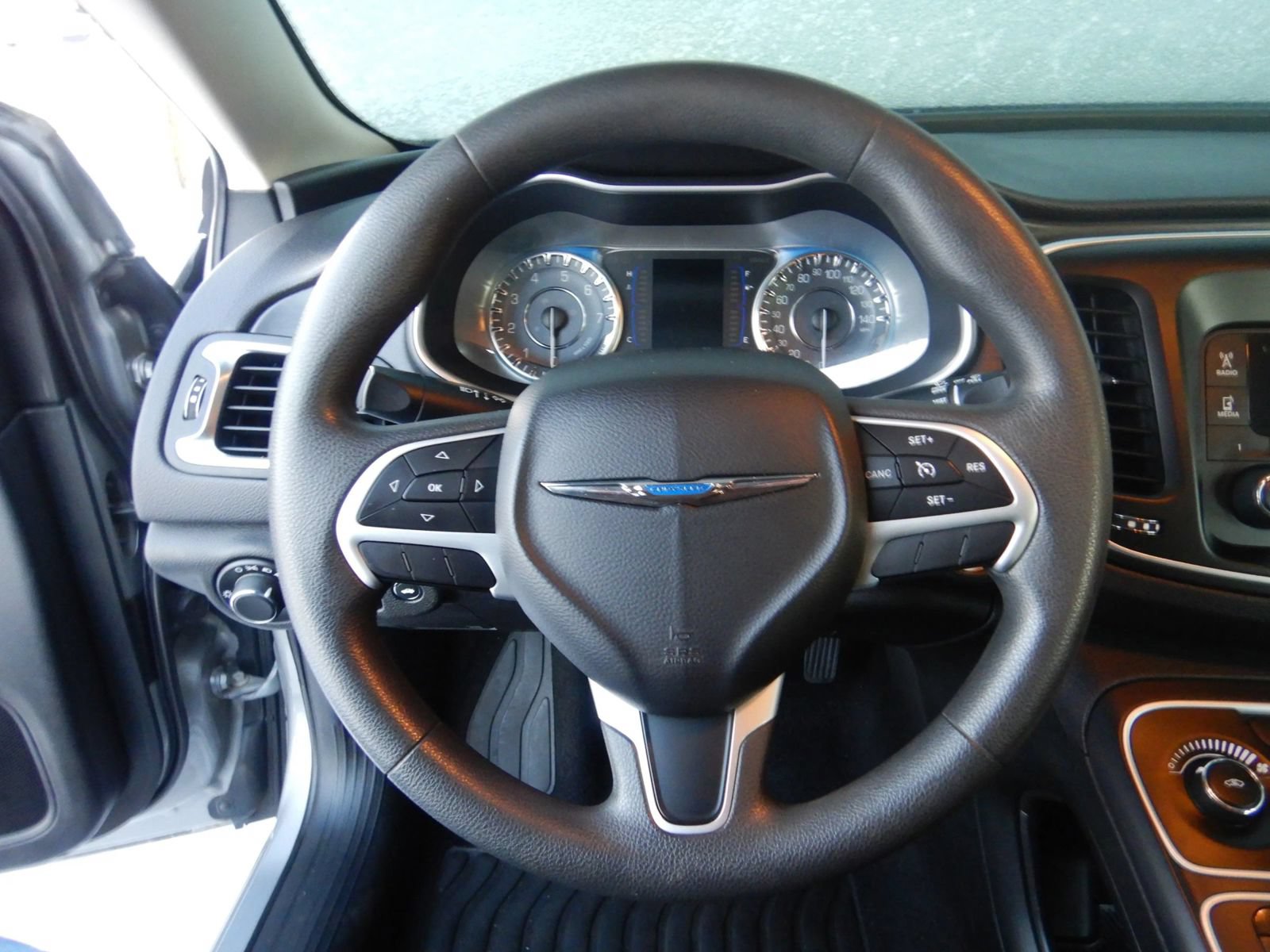Used 2015 Chrysler 200 LX FWD image 16