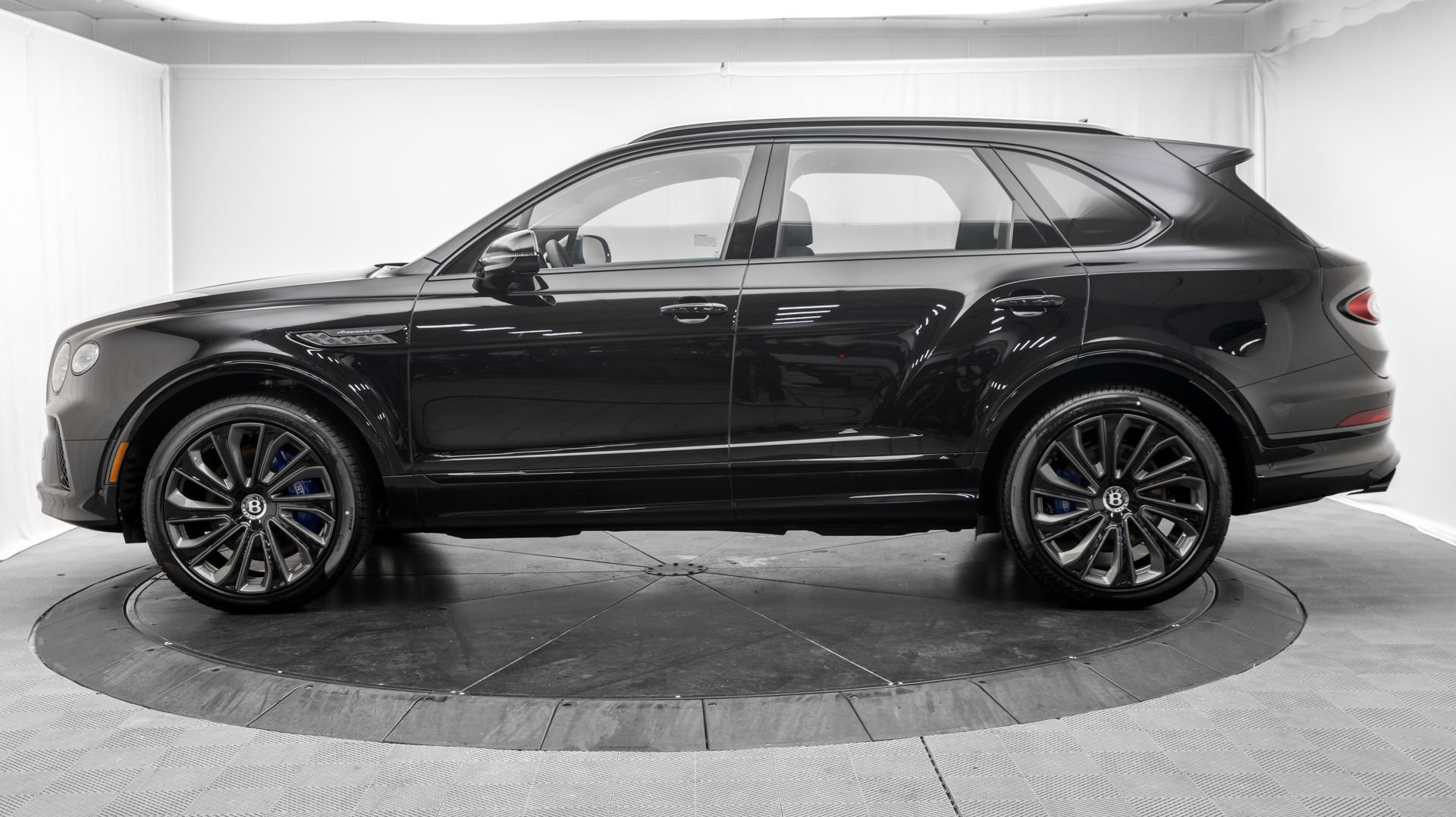 New 2027 Bentley Bentayga AWD/4WD image 4