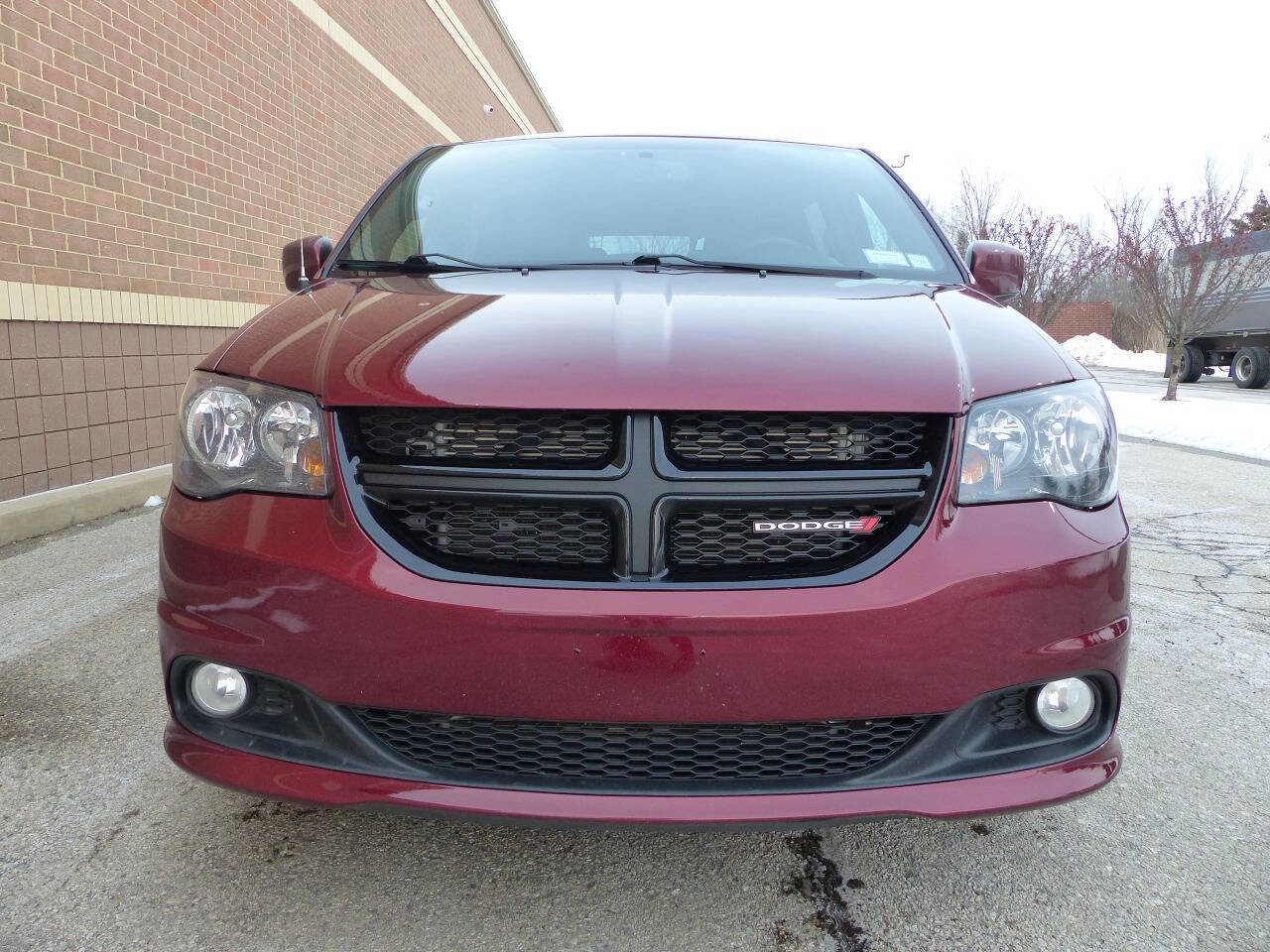 Used 2017 Dodge Grand Caravan SXT w/ Driver Convenience Group image 12