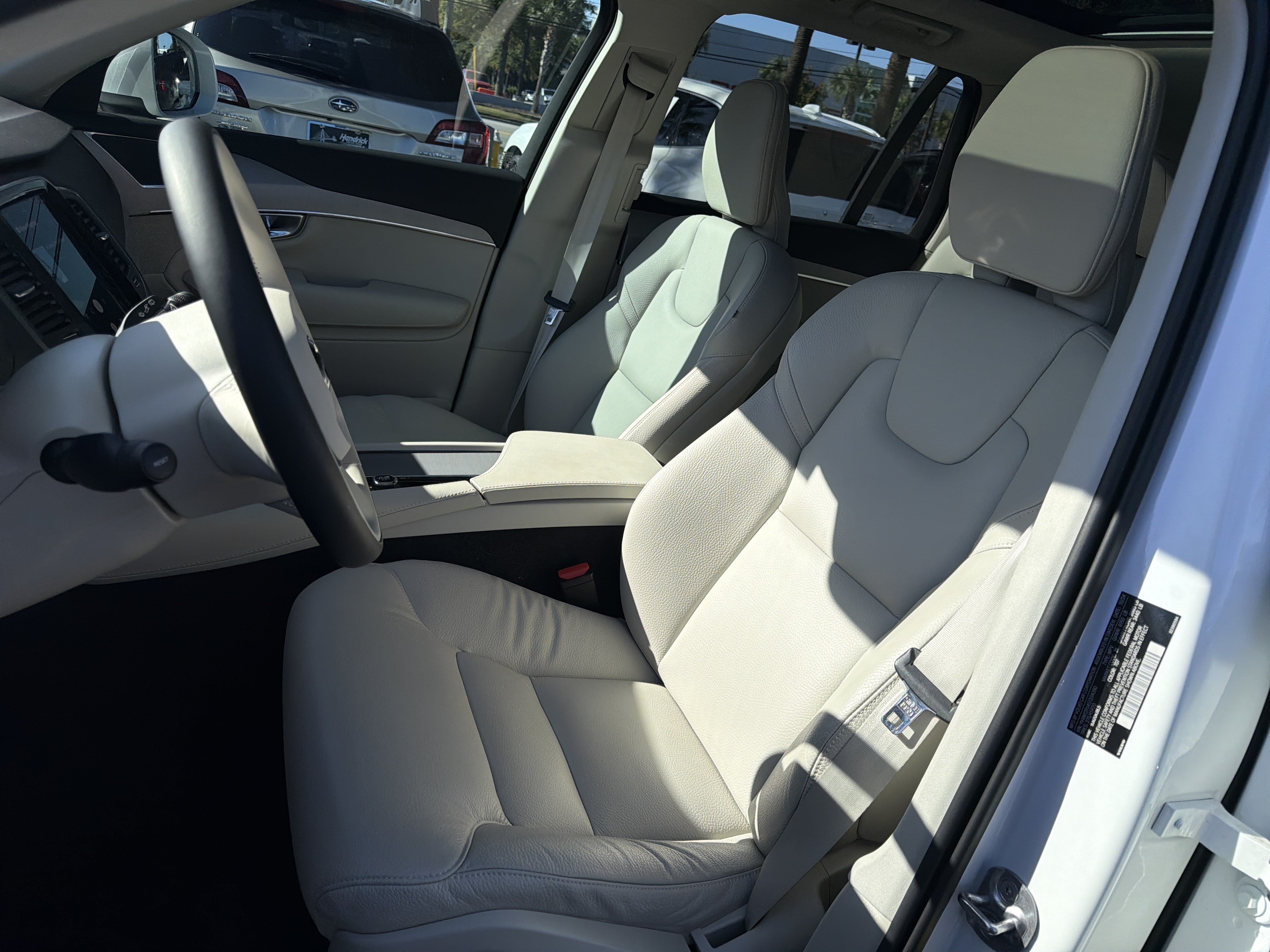 Certified 2025 Volvo XC90 B5 Core w/ Protection Package AWD/4WD image 16