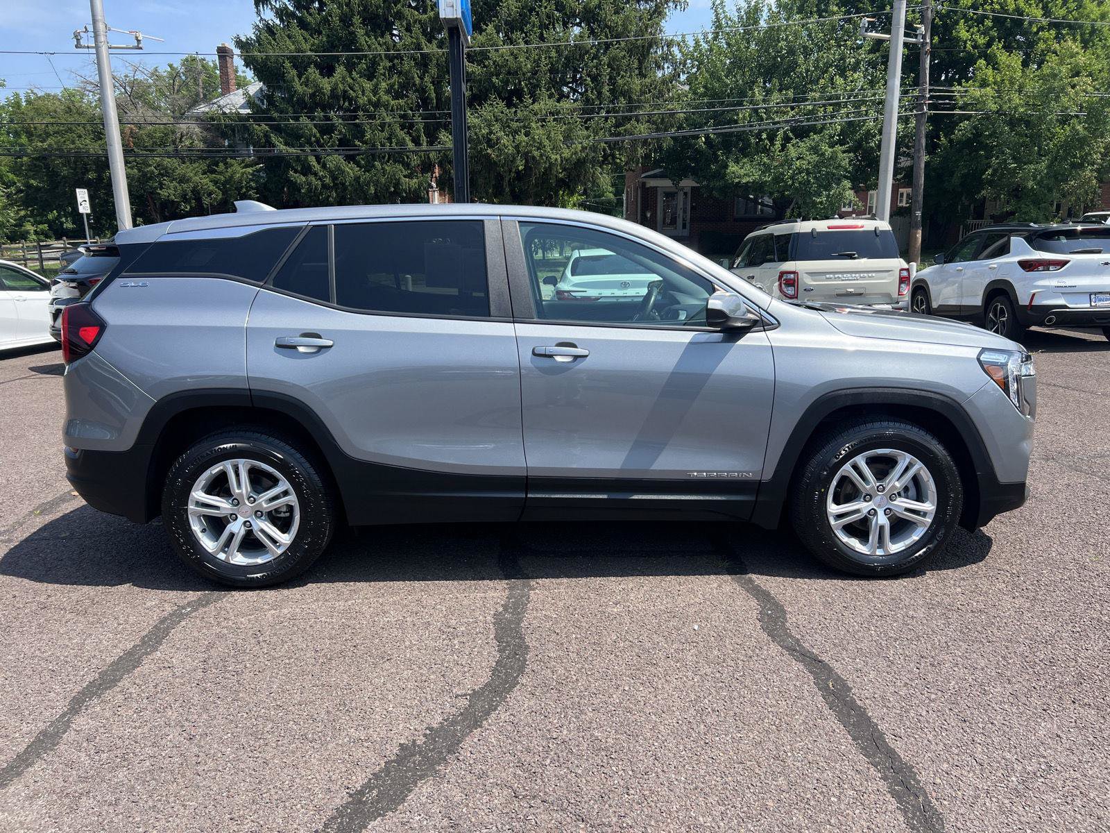 Used 2023 GMC Terrain SLE FWD image 8