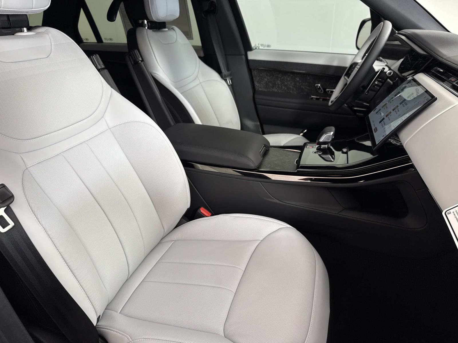 New 2026 Land Rover Range Rover Sport Dynamic SE AWD/4WD image 10