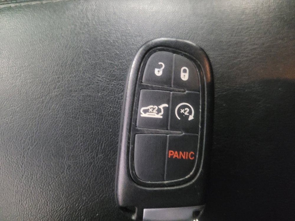 Used 2019 Jeep Cherokee Limited w/ Technology Group FWD image 32