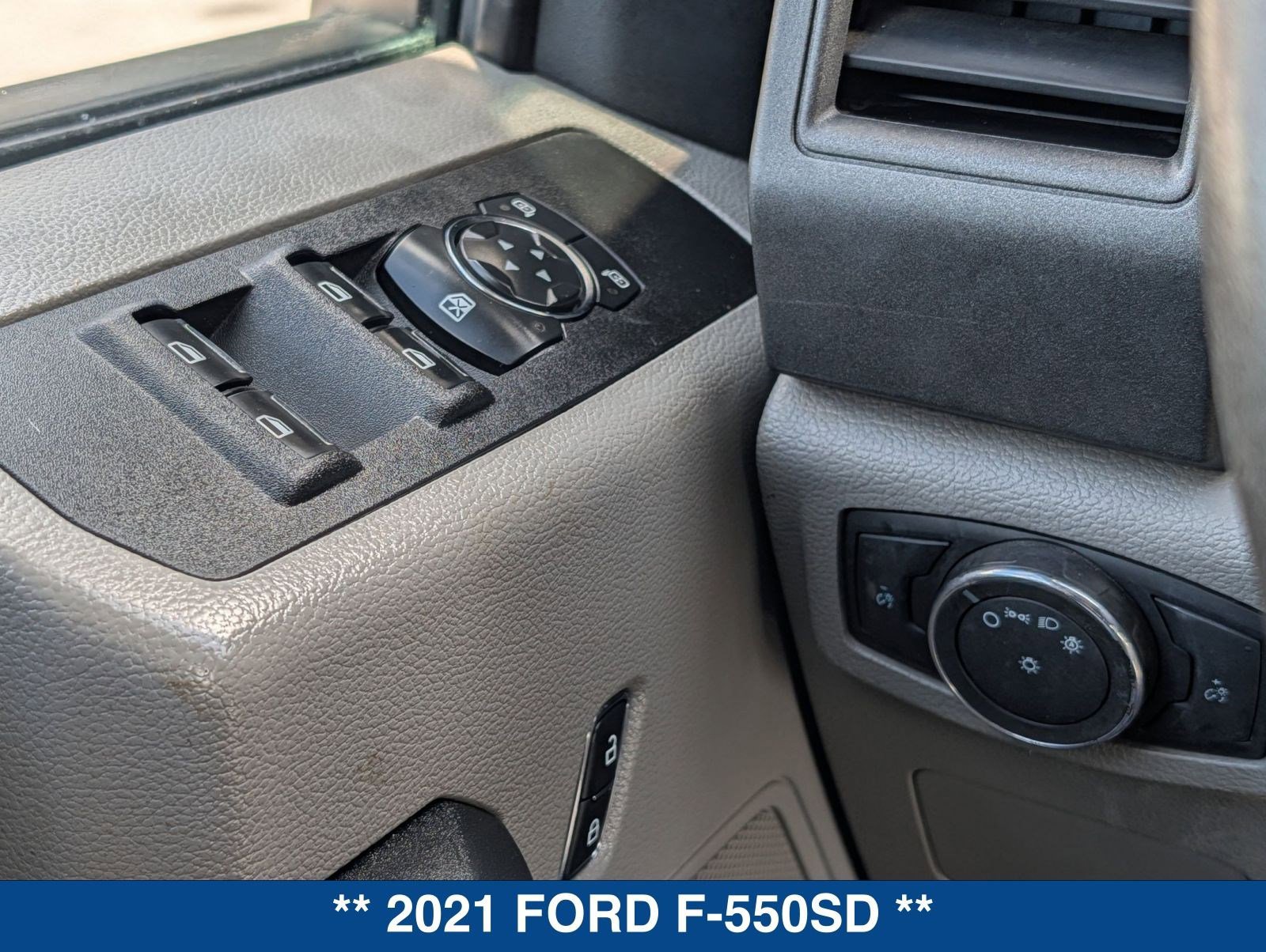 Used 2021 Ford F550 4x4 Crew Cab Super Duty image 24