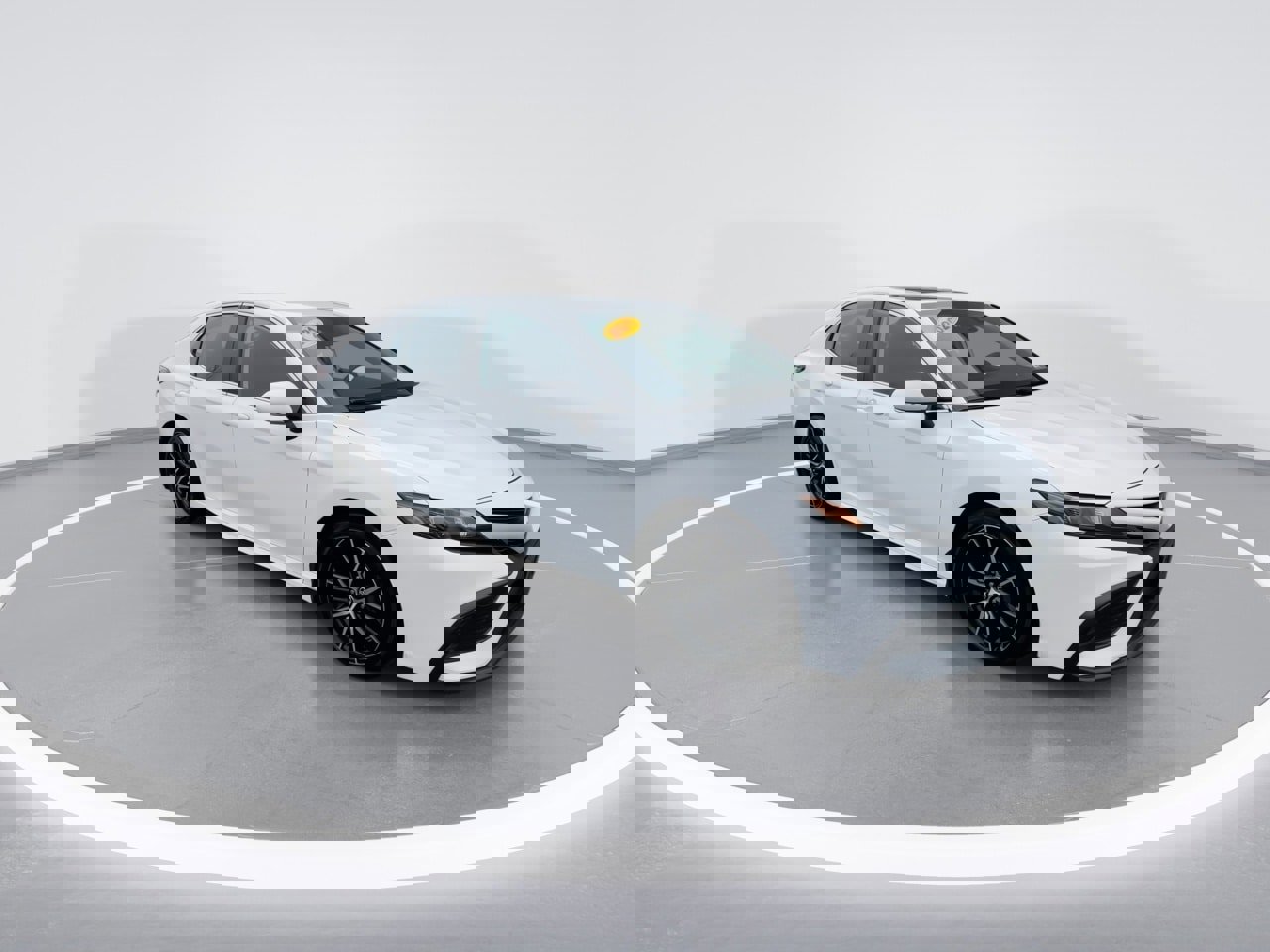 Used 2021 Toyota Camry SE w/ Cold Weather Package image 2