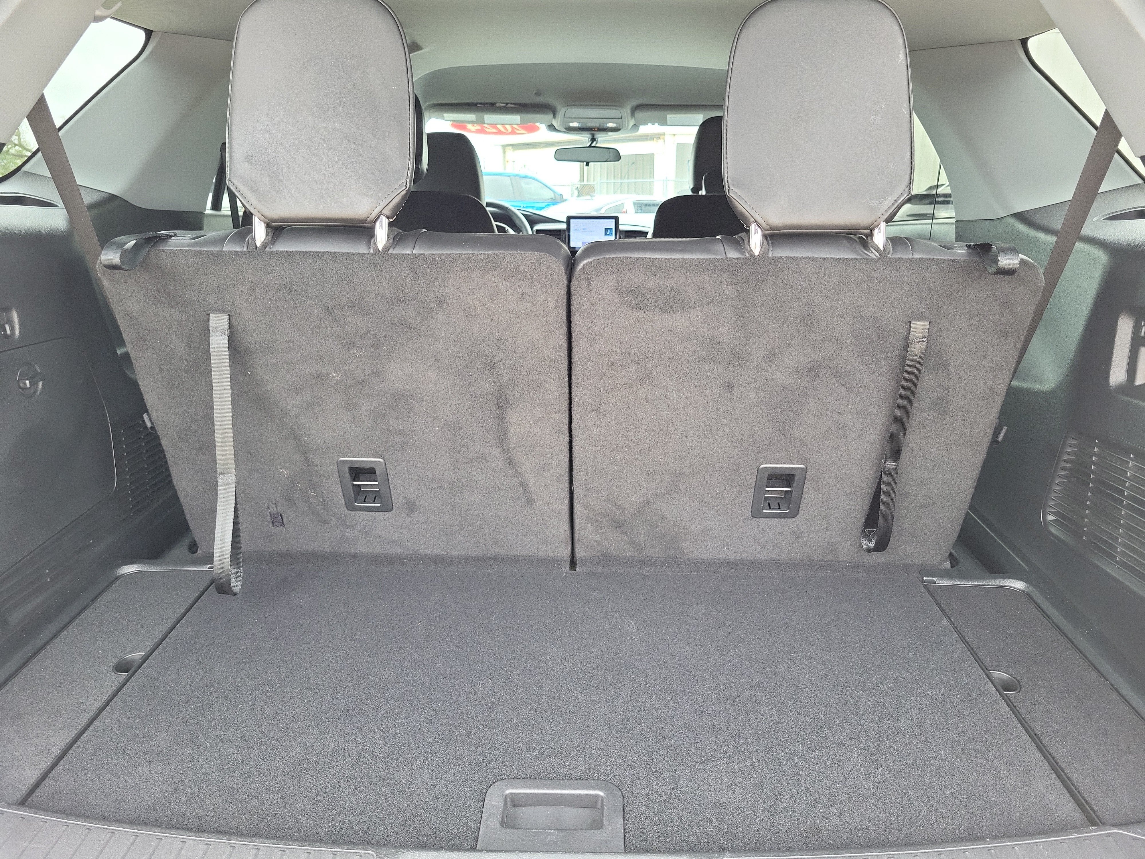 Used 2024 Ford Explorer XLT w/ Equipment Group 202A RWD image 13