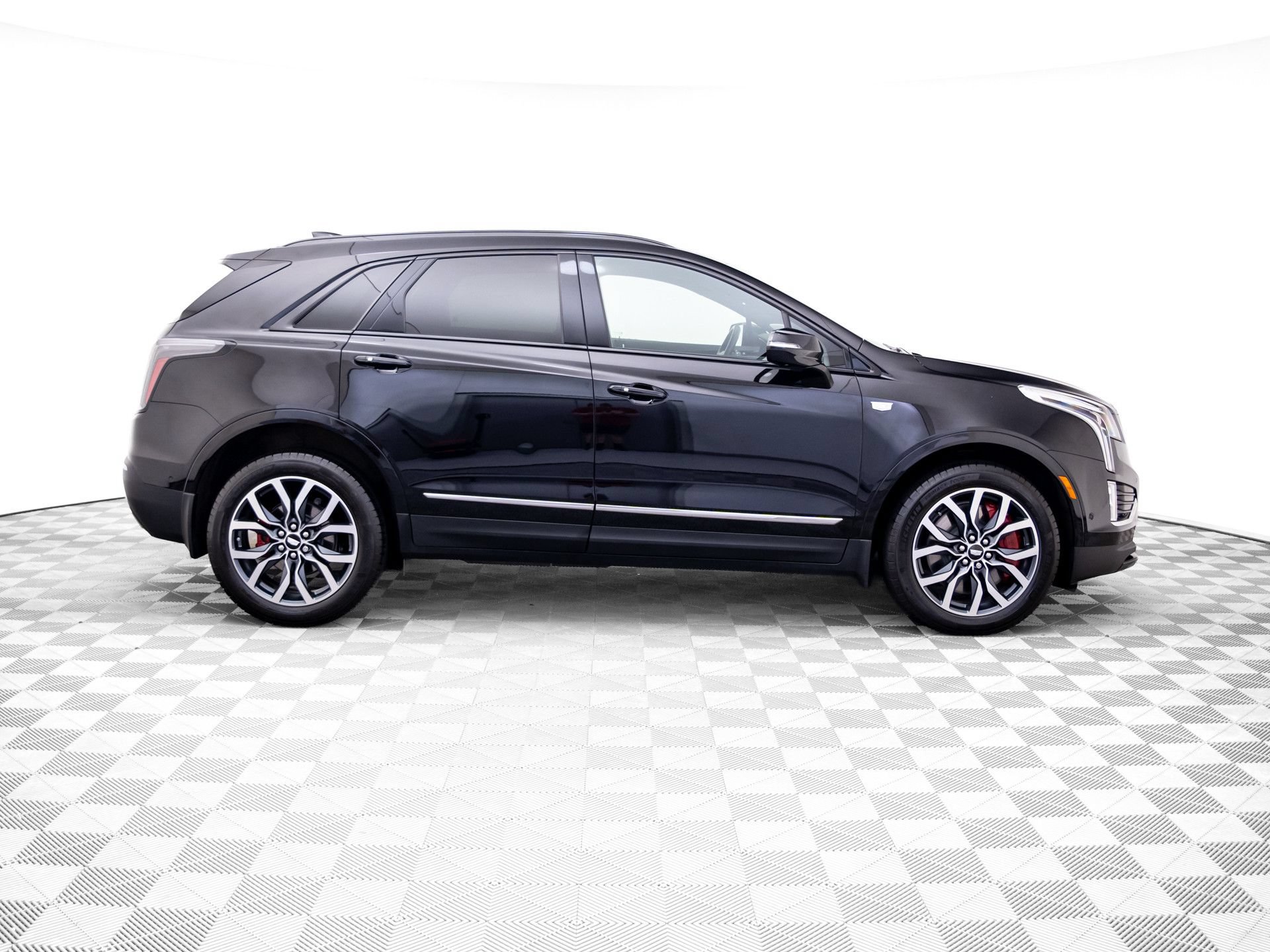 Certified 2024 Cadillac XT5 Sportv w/ Platinum Package AWD/4WD image 6