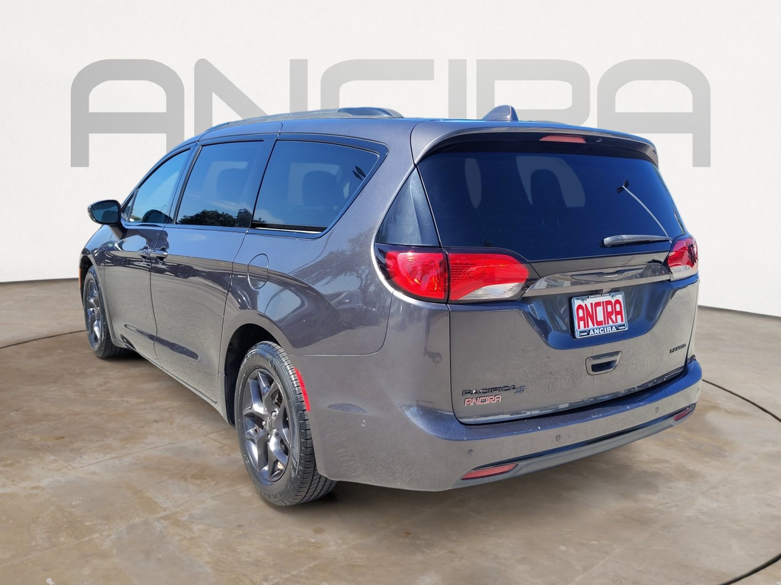 Used 2019 Chrysler Pacifica Limited w/ Advanced Safetytec Group FWD image 8
