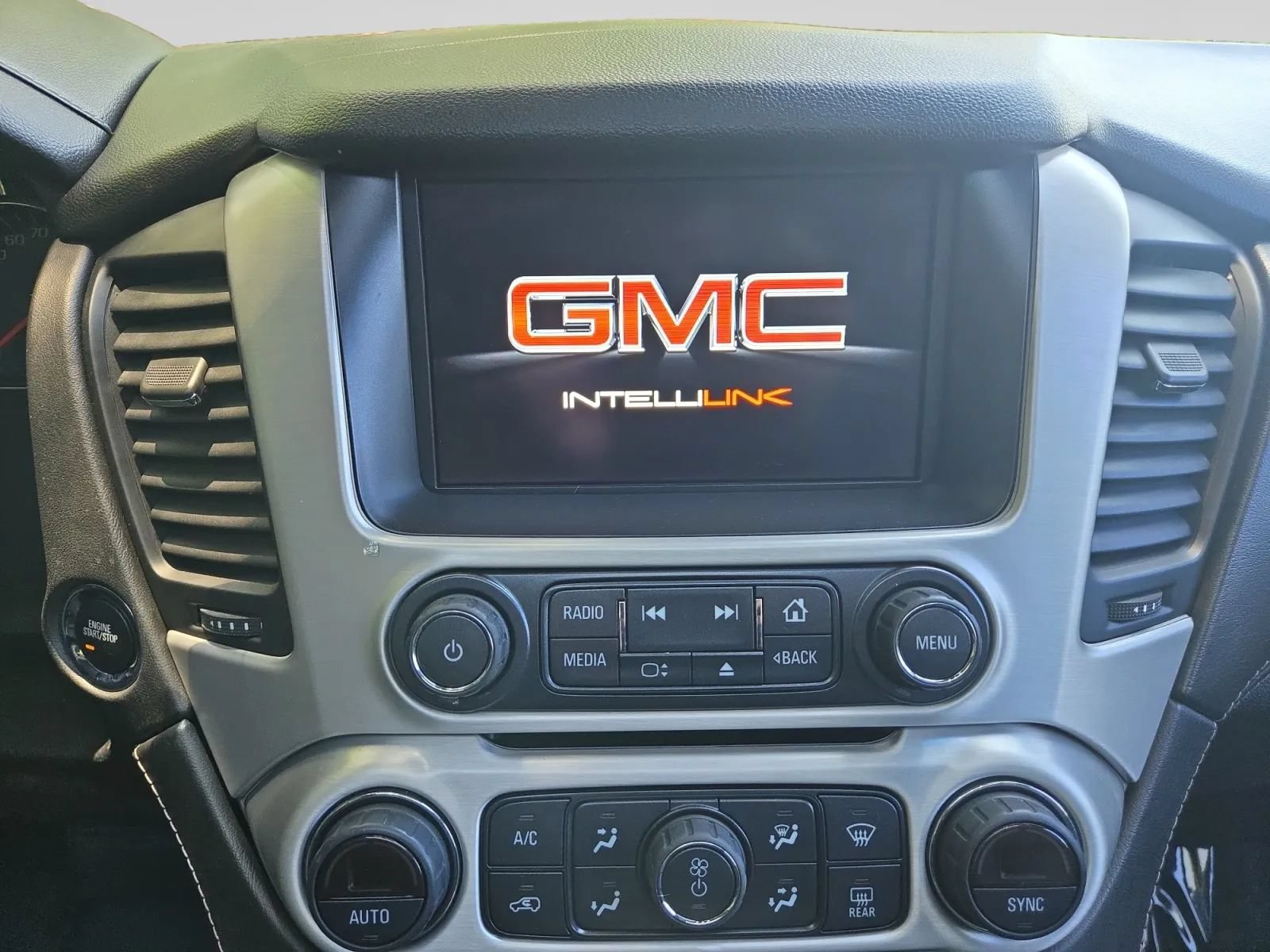 Used 2019 GMC Yukon XL SLT w/ Open Road Package RWD image 18