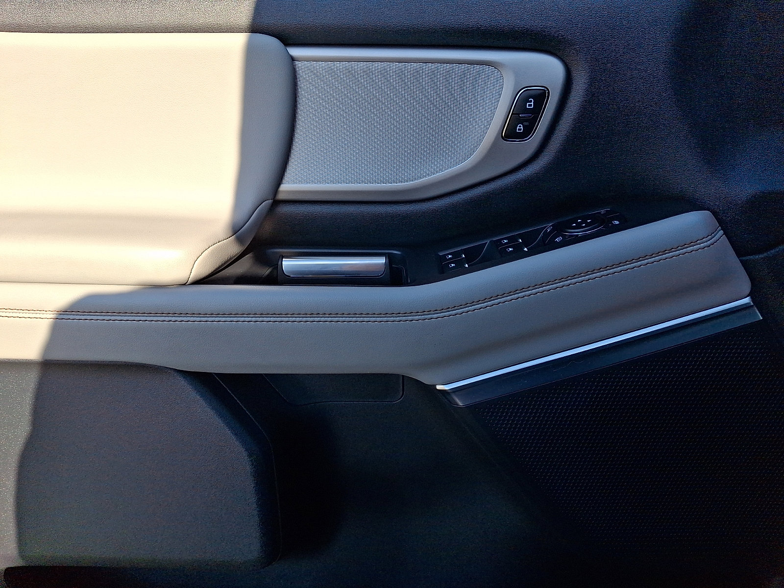 Used 2025 Ford Expedition Active image 14