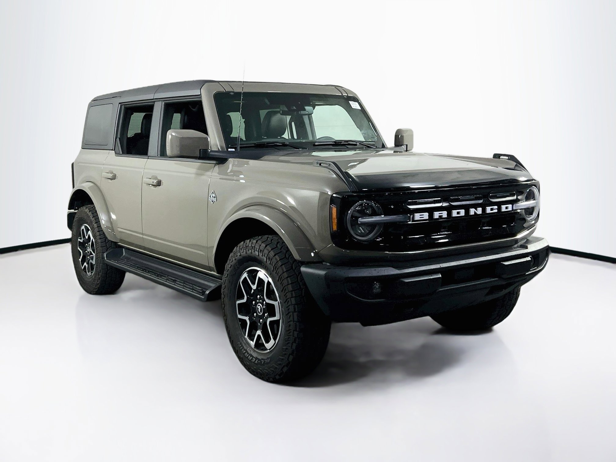 Used 2025 Ford Bronco Outer Banks AWD/4WD image 3