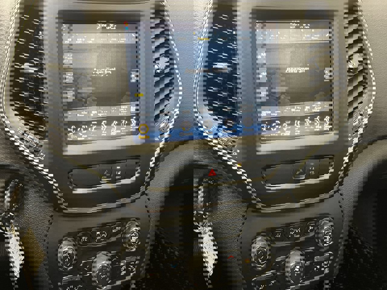 Used 2022 Jeep Cherokee Latitude w/ Sun & Sound Group image 16