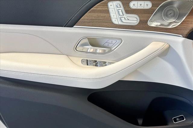 New 2026 Mercedes-Benz GLS 580 4MATIC image 16