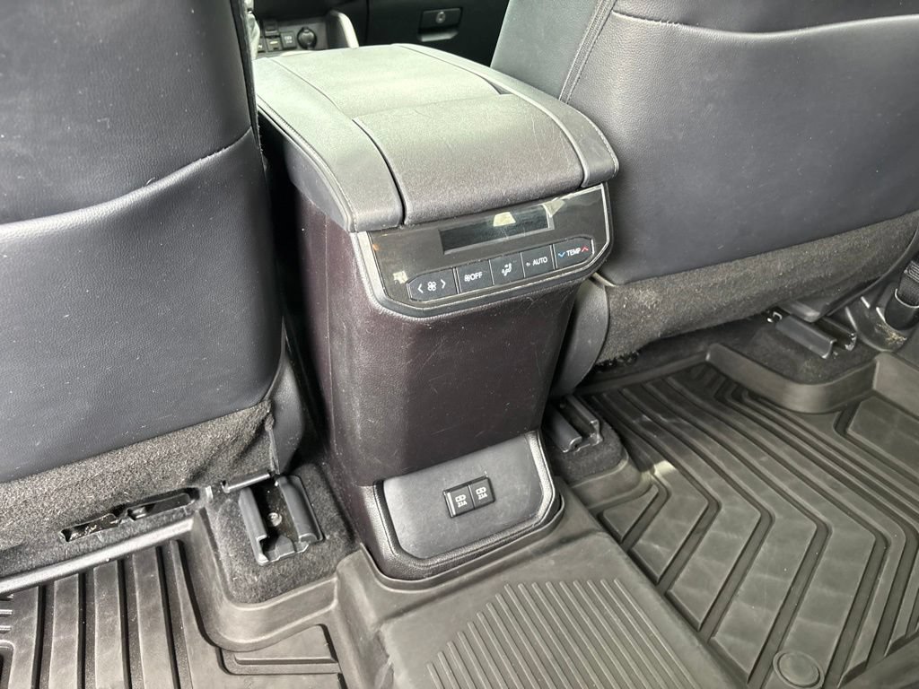 Used 2020 Toyota Highlander XLE FWD image 27