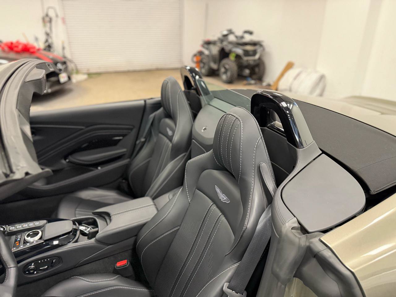 Used 2023 Aston Martin V8 Vantage Roadster RWD image 17