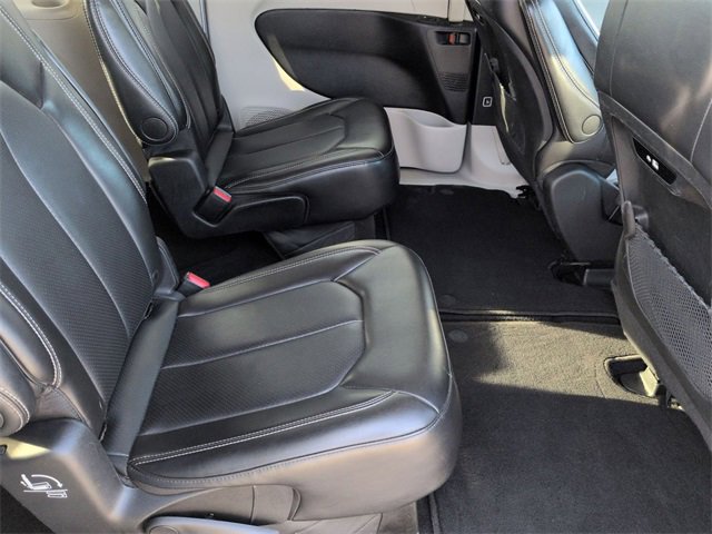 Certified 2024 Chrysler Pacifica Touring-L image 29
