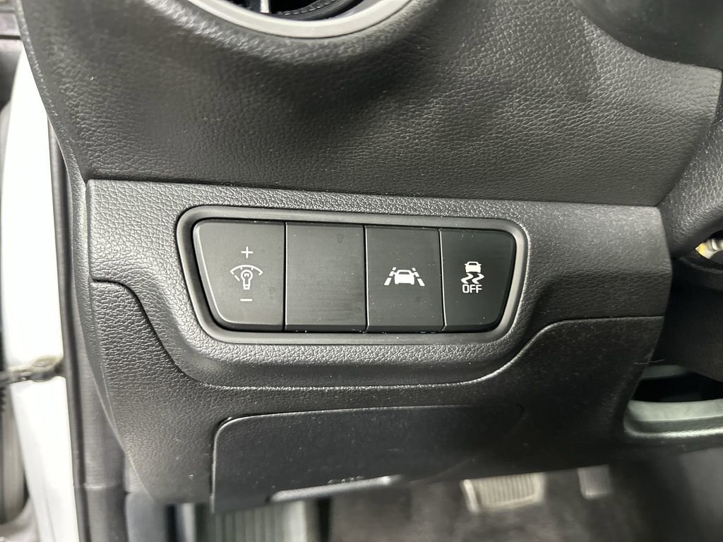 Used 2020 Kia Forte LXS FWD image 19